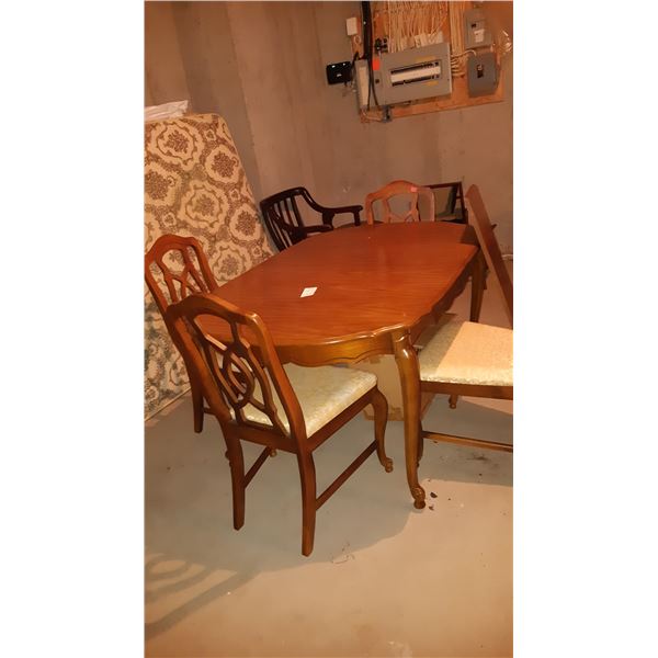 Wood Dining Table and 4 Chairs C