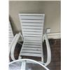 Image 3 : White patio table 3 chairs C
