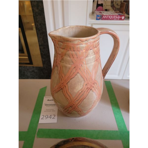 Numbered pitcher England A