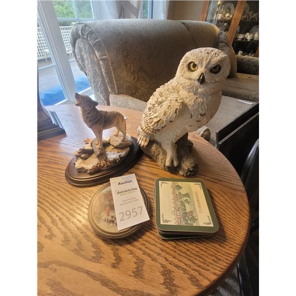 Country Artist howling wolf A