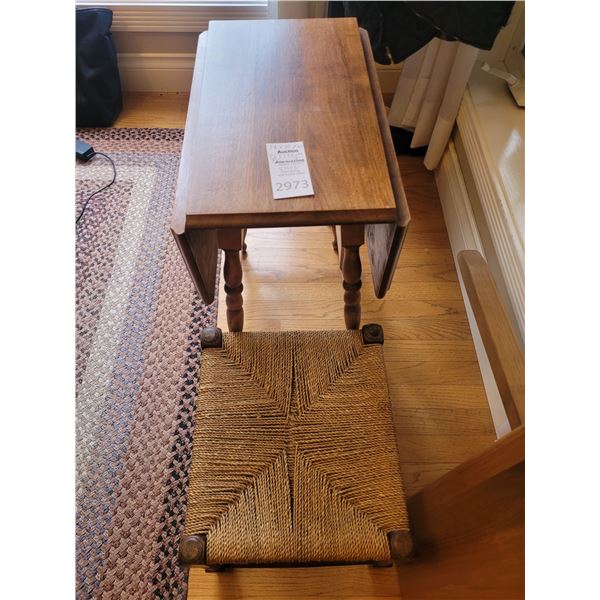 Drop leaf table, stool C