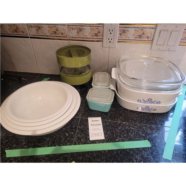 Pyrex, pier 1 mixing bowl set A