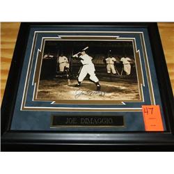 SIGNED PHOTO W/FRAME-JOE DIMAGGIO