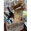 Image 1 : Whiskey and Wine Gift Basket