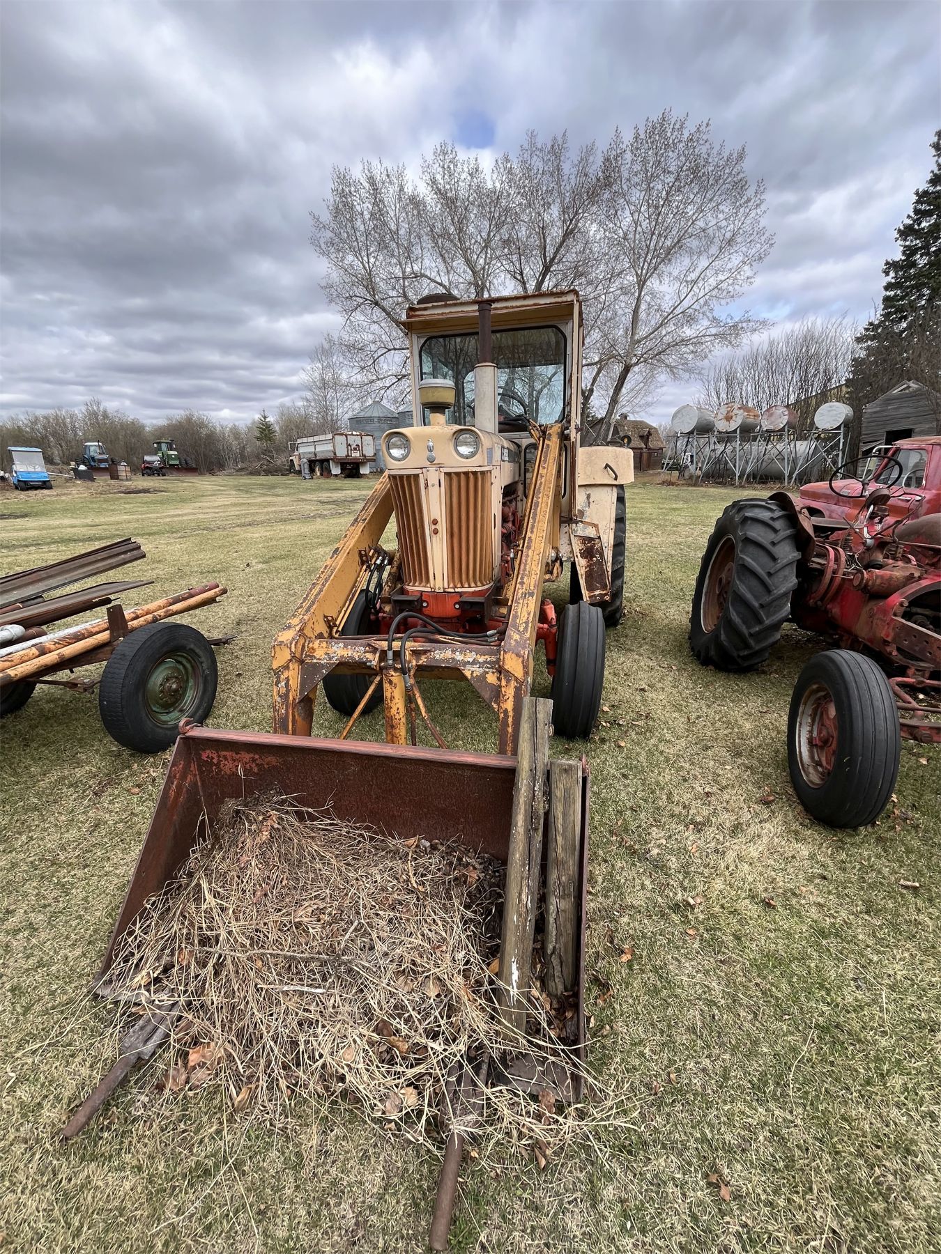 Case 930 Comfort King tractor with Super Loader (Motor issue)