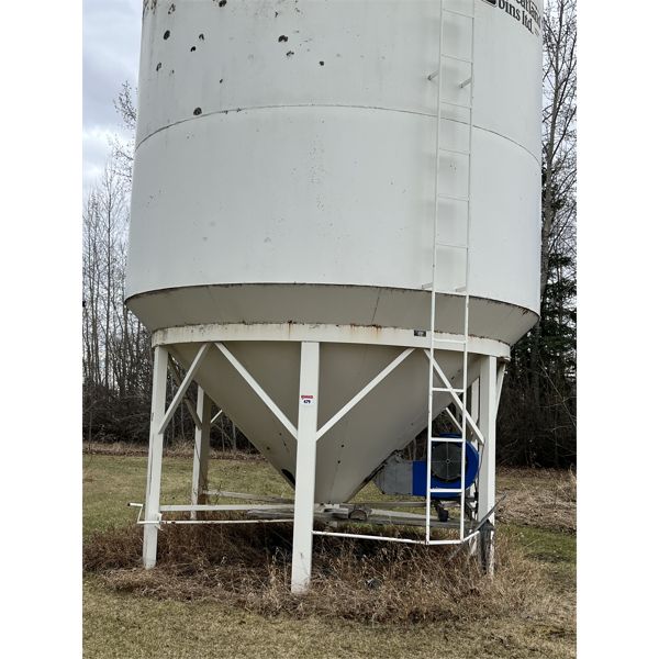 Wheatland Hopper Bin with Grain Guard Aeration Fan (1/2 full of spoilt canola)