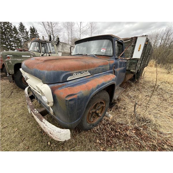 Ford F700 Big Job Truck with Box & Hoist