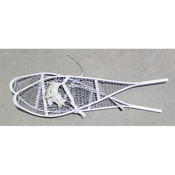 PAIR OF VINT. MILITARY STYLE SNOW SHOES