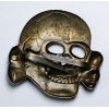Image 2 : WWII GERMAN SS DEATH SKULL CAP BADGE