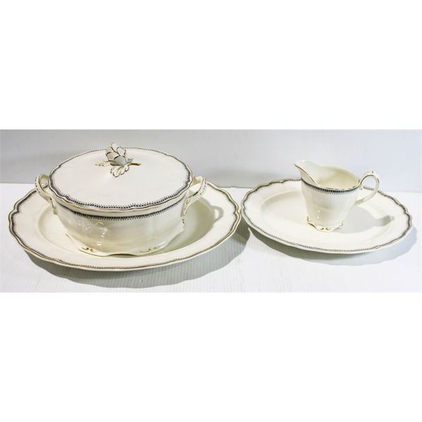 VINT. MARLBOROUGH ROYAL PETAL DISHES 