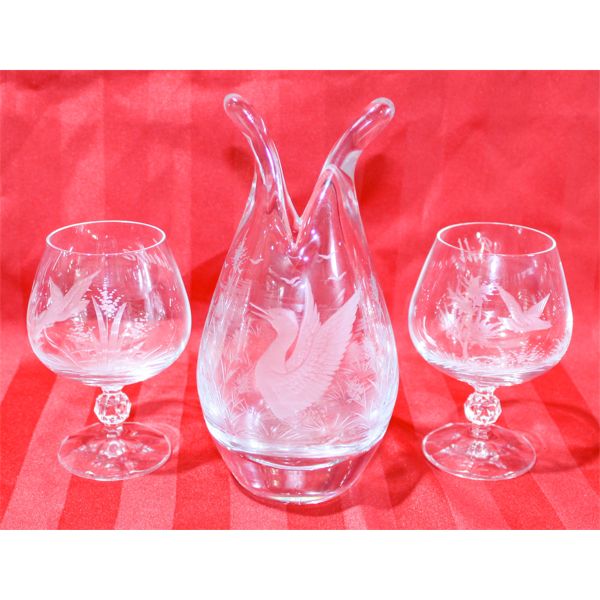 AIDA CRYSTAL ENGRAVED VASE & GLASSES