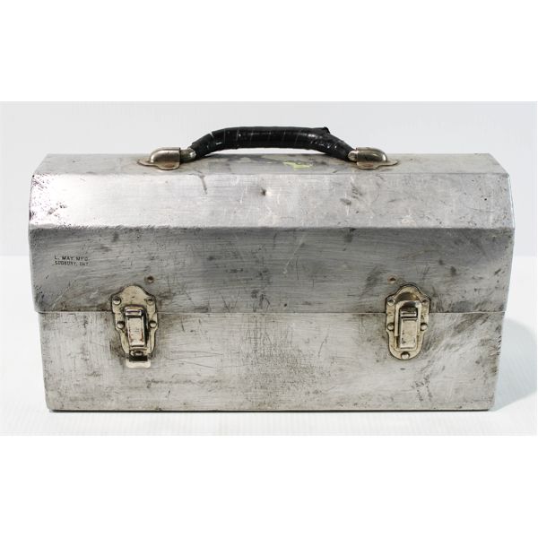 VINTAGE METAL LUNCH BOX