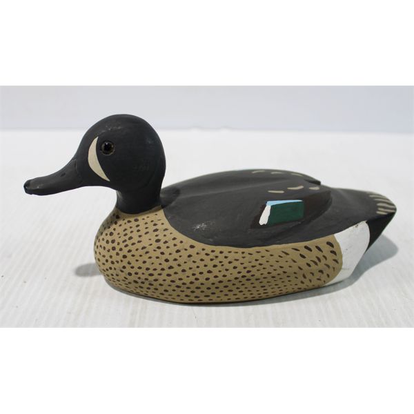 HOLLAND HANDMADE DUCK FIGURINE