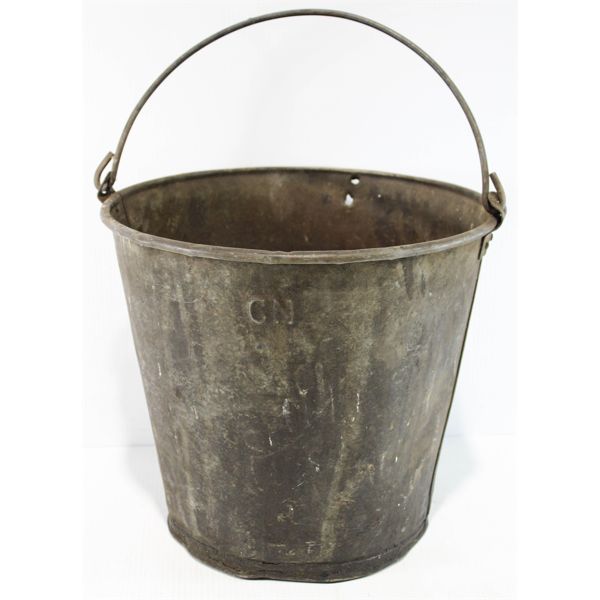 VINT. CANADIAN NATIONAL RAILWAY OIL BUCKET