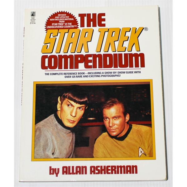 1993 THE STAR TREK COMPENDIUM SOFT COVER BOOK