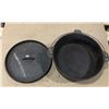 Image 1 : Lot of 1 Large Heavy Duty Cast Iron Pan with Lid - Used