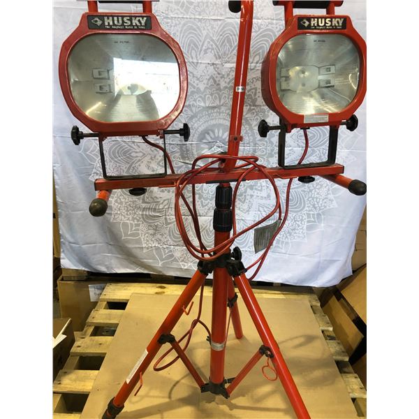 Lot of 1 Husky Stand Up Work Light - Used - Needs New Bulbs
