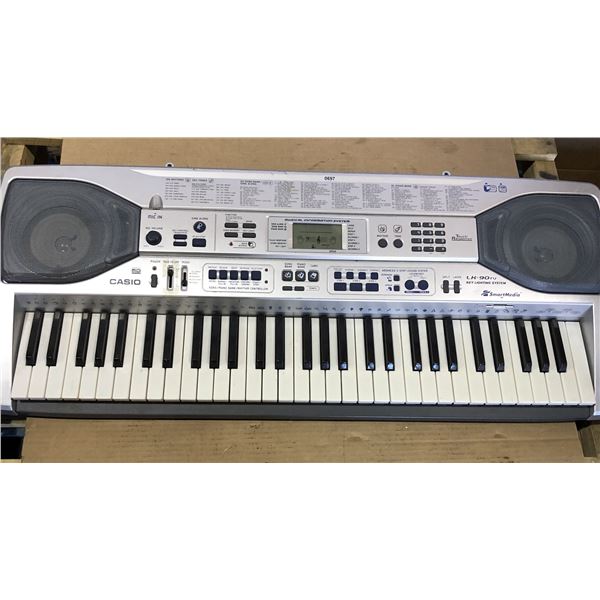 Lot of 1 CASIO LK-90TU 61-Key Lighted Keyboard System w/ Karaoke Function - Used - Works