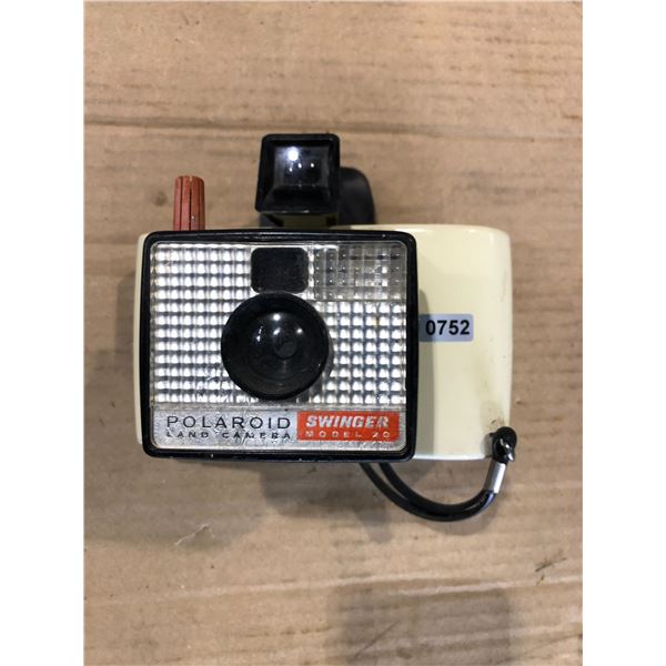 Lot of 1 Vintage 1960's Polaroid Swinger Model 20 Instant Film Land Camera - Used