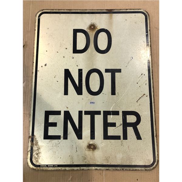 Lot of 1 Heavy/Large Metal "DO NOT ENTER" Sign - 18in x 24in - Used