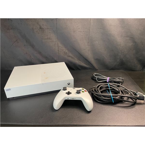 Lot of 1 Xbox One S Video Game Console - Used - WORKS GREAT! - With Controller + Cords!