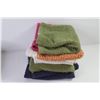 Image 2 : (8) Christmas CDs - Bath Pillow - Face Cloths - Hand Towels