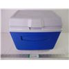 Image 1 : Rubbermaid Cooler/Lunch Box-15Litre