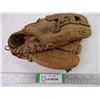 Image 1 : Vintage D R Baseball Glove