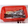 Image 2 : Assorted Utensils