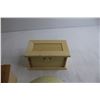 Image 4 : (3) Wooden Jewelry Boxes, (2) Small Birdhouses, Skull