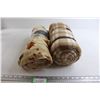Image 1 : (2) Fall-Themed Blankets