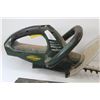 Image 2 : Yardworks Hedge Trimmer w/Blade Cover (has no battery)