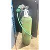 Image 2 : COMPRESSED OXYGEN TANK WITH HOSE AND NOZZLE