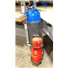 Image 1 : RED 40 LB EXERCISE WEIGHT & BLUE PUNCHING BAG