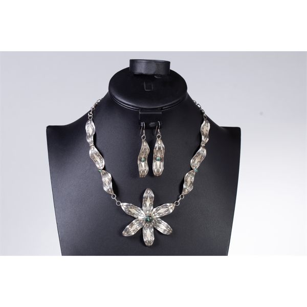 Florence Tahe, Sunflower Necklace & Earrings