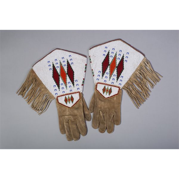 Sioux Gauntlets with Blue Pony Tracks