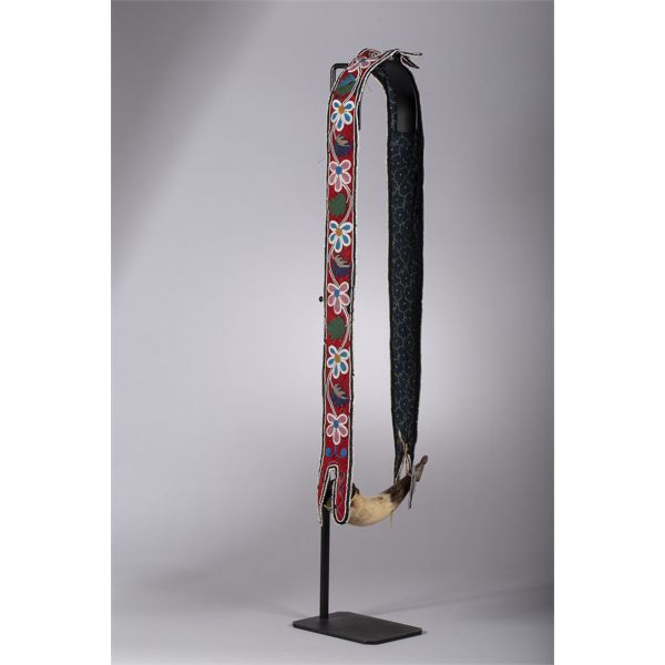 Powder Horn, Cree Beaded Floral Sling