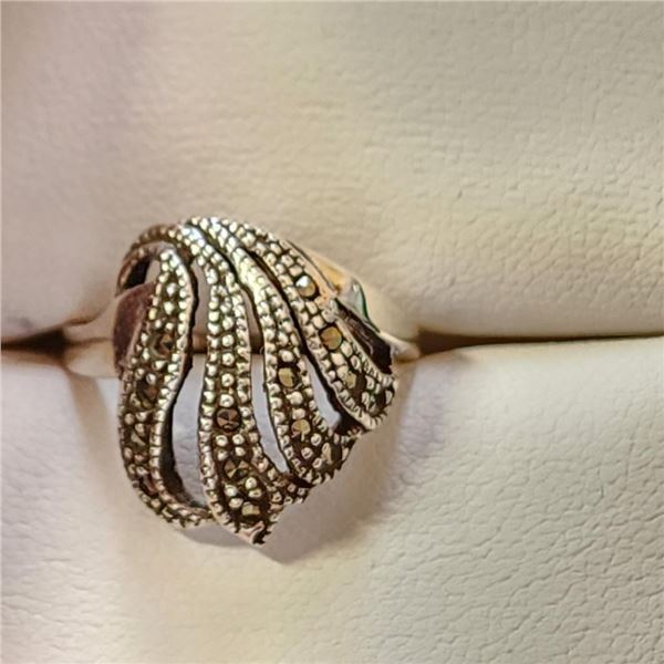 Silver Marcasite Ring (~Size 7)RING (~weight 3.82g), Suggested Retail Value $100