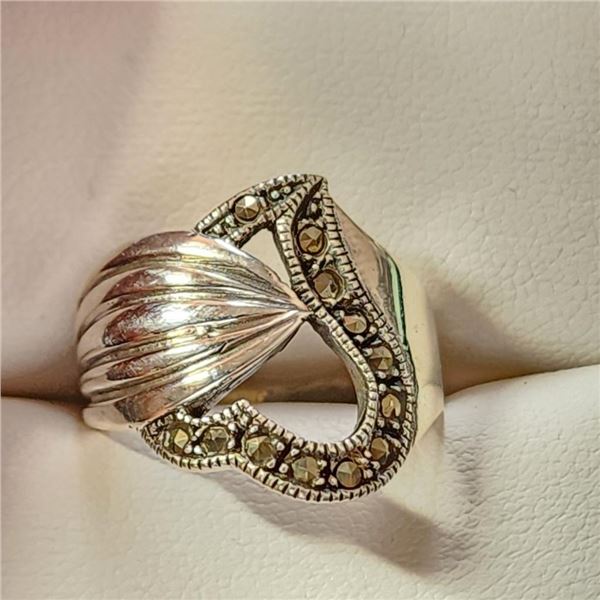 Silver Marcasite Ring (~Size 7.5)RING (~weight 6.76g), Suggested Retail Value $200