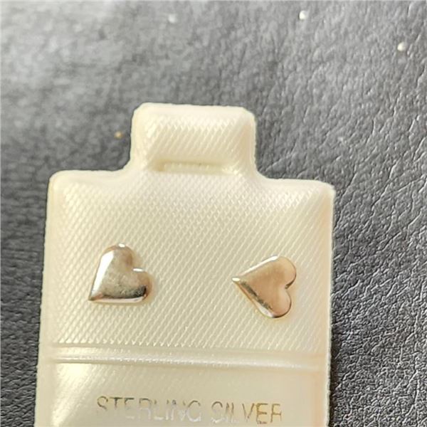 Silver Heart Shape Earrings (~Size 0) (~length 0 inches), Suggested Retail Value $50