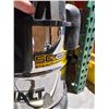 Image 5 : DeWalt DXV10S-QTA 120V 10 gal. Stainless-steel Wet/Dry Vacuum