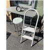Image 1 : STEP LADDER, STOOL AND DESK LAMP