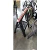 Image 2 : 2 FOLDING SAW HORSES