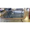 Image 2 : GLASSTOP PATIO TABLE