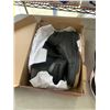 Image 2 : 3 NEW PAIRS MENS SIZE 9 RUNNERS