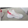 Image 2 : 2 NEW PAIRS MENS SIZE 42 RUNNERS