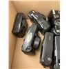 Image 4 : ASSORTED VINTAGE 35MM CAMERAS