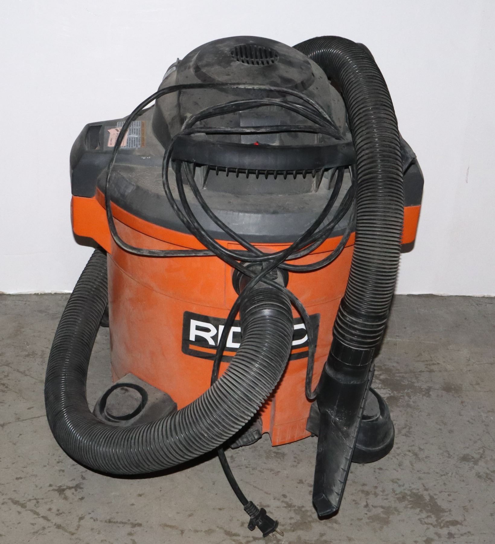 RIDGID WET DRY VACUUM WITH HOSE AND