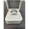 Image 2 : 2.10 CT ROUND CUT MOISSANITE WITH 42 ROUND CUT CUBIC ZIRCONIUM WEIGHING A TOTAL 0.40 CT SET IN STAMP