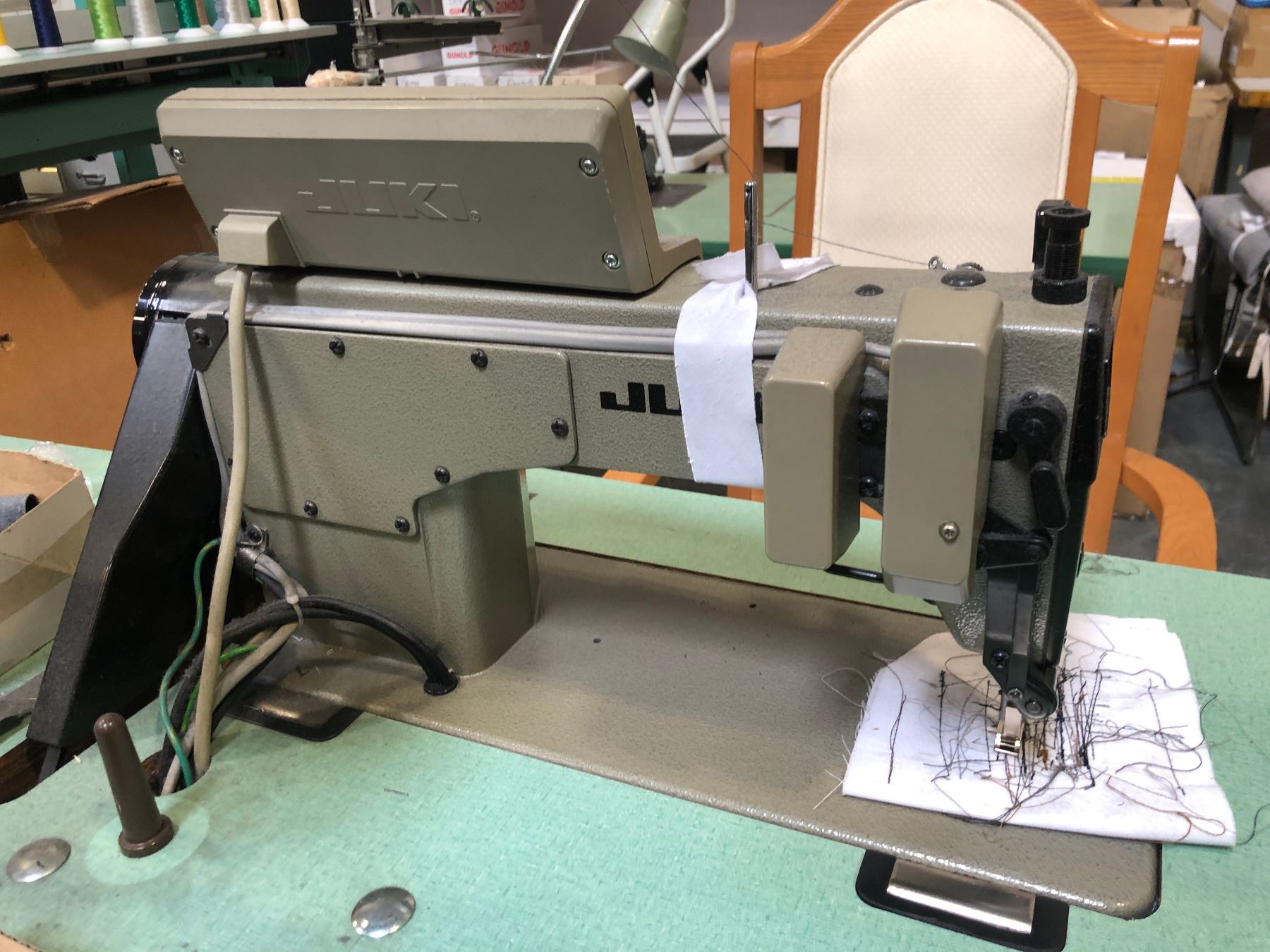 Juki - Industrial Sewing Machine w/table - model: DDL-5550-6 - Tested ...